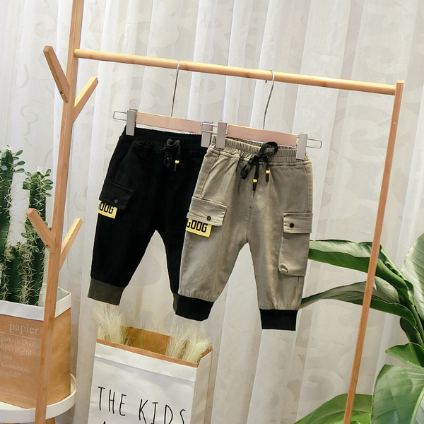 Sport gyereknadrág fekete és szürke zsebekkel