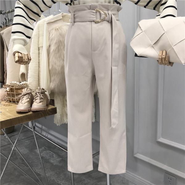 Стилен дамски панталон с колан в черен и бежов цвят