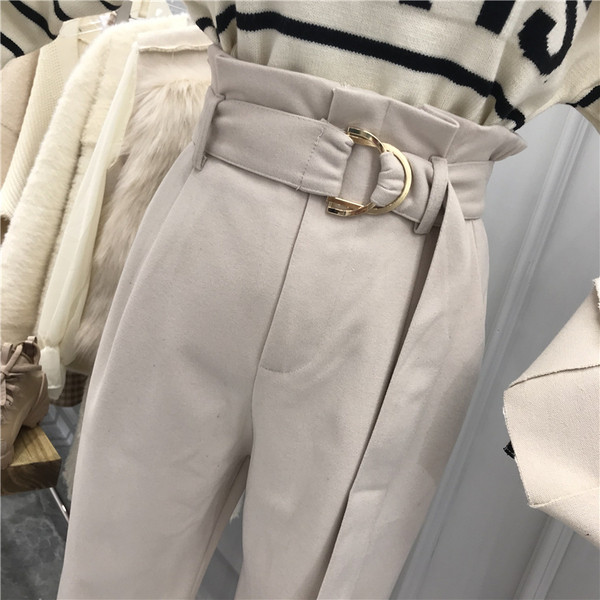 Стилен дамски панталон с колан в черен и бежов цвят