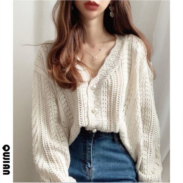 Μοντέρνο γυναικείο πουλόβερ με πέρλες σε λευκό και πράσινο χρώμα