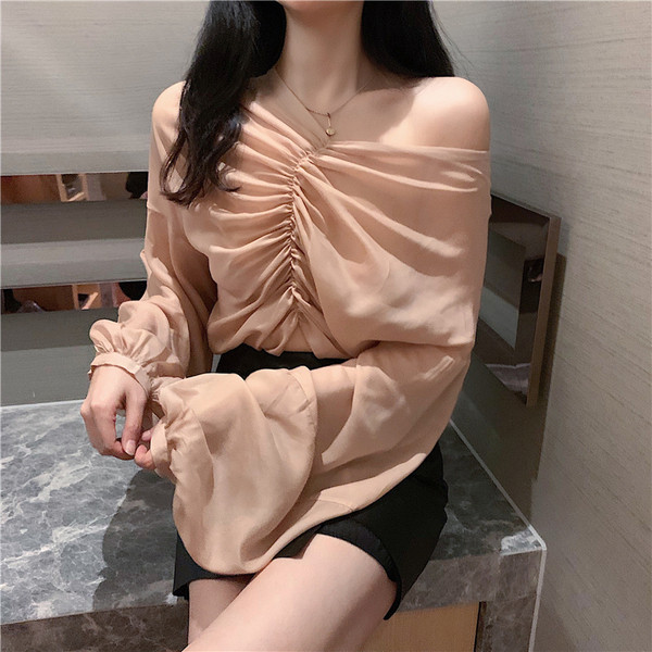 Cămașă modernă de damă cu umerii goi și mâneci largi în bej