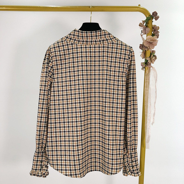 Cămașă de damă în carouri cu guler broască și mâneci lungi