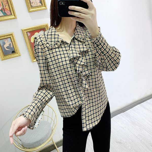Cămașă de damă în carouri cu guler broască și mâneci lungi
