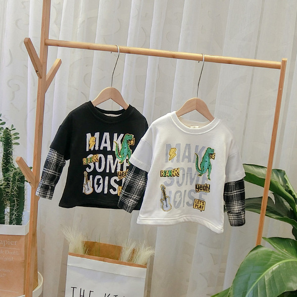 Νέο μοντέλο casual γυναικείο t-shirt με εκτύπωση σε λευκό και μαύρο χρώμα