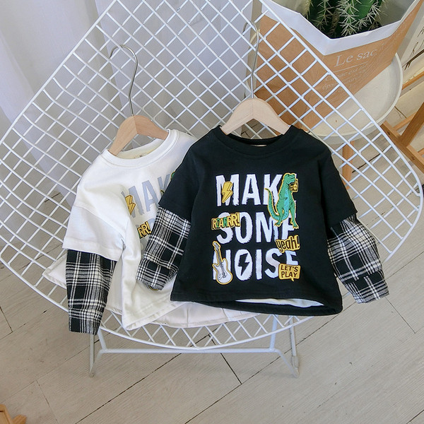 Νέο μοντέλο casual γυναικείο t-shirt με εκτύπωση σε λευκό και μαύρο χρώμα