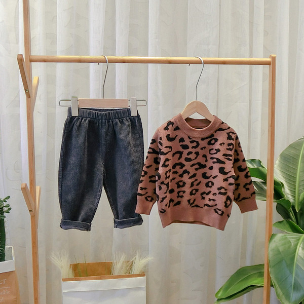 Μοντέρνο παιδικό πουλόβερ με ζωικό σχέδιο σε καφέ και μπεζ χρώμα για αγόρια