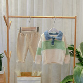 Modern gyerekpulóver klasszikus gallérral és gombokkal fiúknak