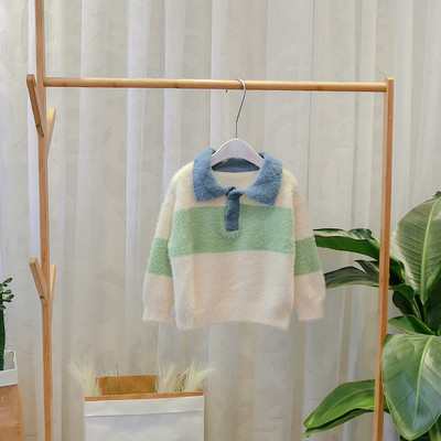 Modern gyerekpulóver klasszikus gallérral és gombokkal fiúknak