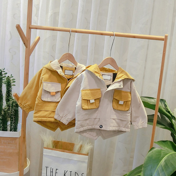 Új modell, kapucnis gyerek őszi kabát fiúknak sárga és bézs színben