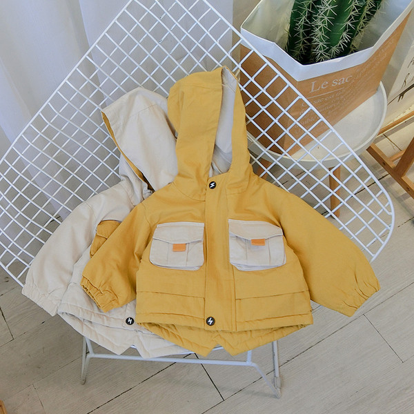 Új modell, kapucnis gyerek őszi kabát fiúknak sárga és bézs színben