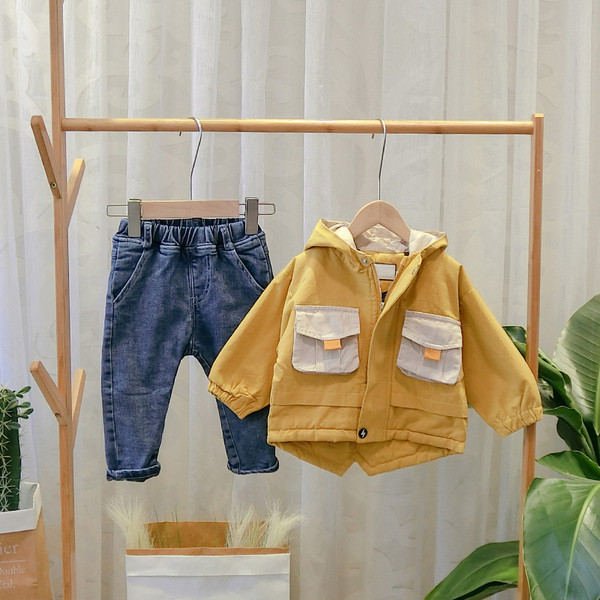 Új modell, kapucnis gyerek őszi kabát fiúknak sárga és bézs színben