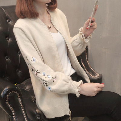 Aktuális női mellény cipzárral és több színben hímzéssel