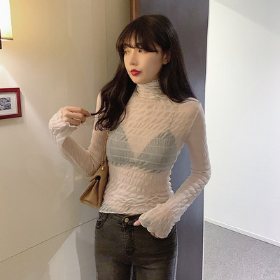 Καθημερινή γυναικεία μπλούζα με ψηλό γιακά σε λευκό και μαύρο χρώμα