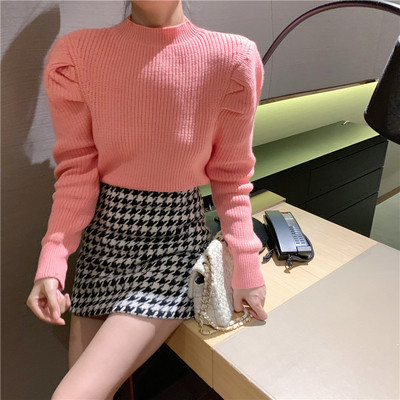 Μοντέρνο γυναικείο πουλόβερ με υψηλό γιακά σε ροζ χρώμα