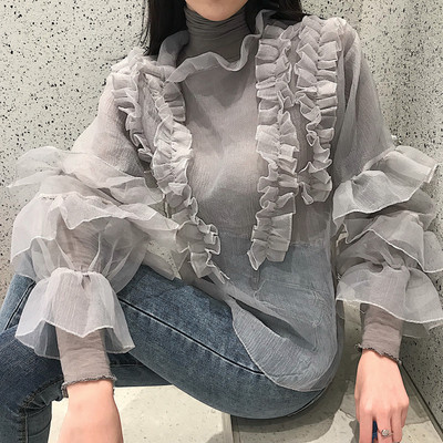 Μοντέρνα γυναικεία μπλούζα με ψηλό γιακά και τούλι σε γκρι και πράσινο χρώμα