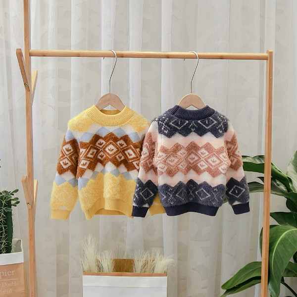 Νέο μοντέλο παιδικό πουλόβερ με μοτίβο για αγόρια σε μπλε και κίτρινο χρώμα