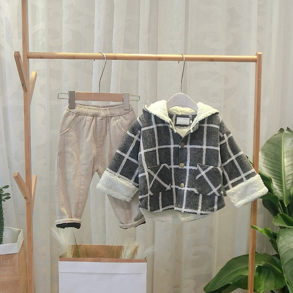 Παιδικό φθινοπωρινό παλτό για αγόρια με κουκούλα σε γκρι χρώμα