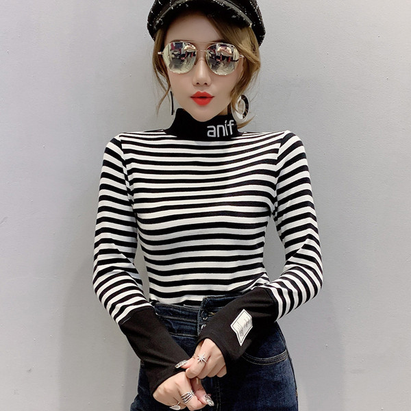 Γυναικεία καθημερινή ριγέ μπλούζα με ψηλό κολάρο και επιγραφή