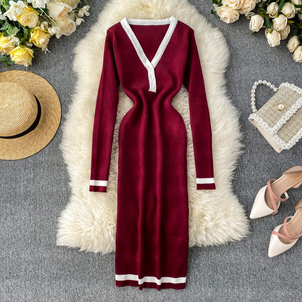 Alkalmi női ruha spitz nyakkivágással, több színben