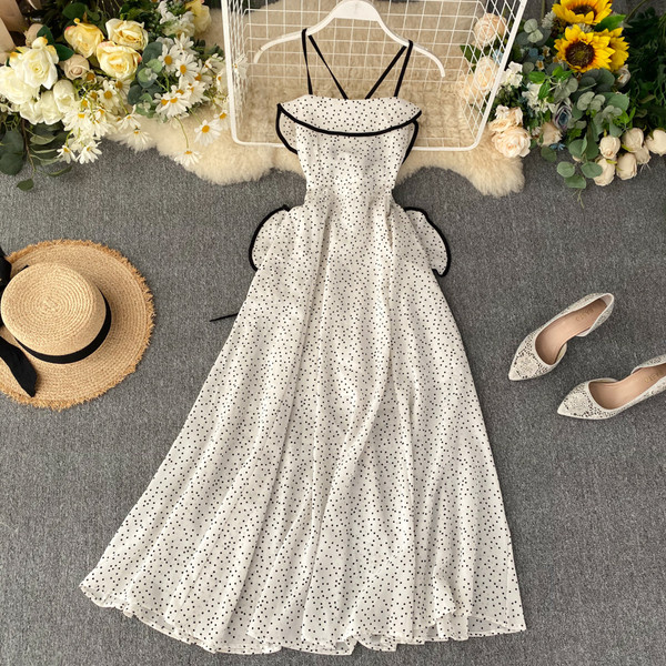 Női hosszú ruha fehér pöttyökkel, keresztezett pántokkal
