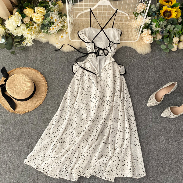Női hosszú ruha fehér pöttyökkel, keresztezett pántokkal
