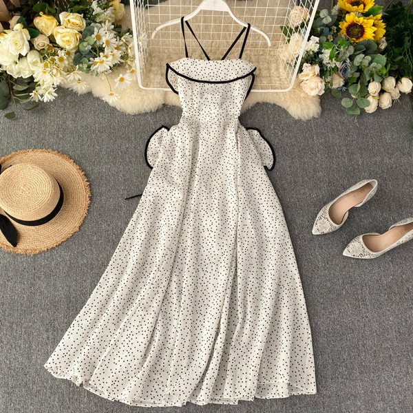 Női hosszú ruha fehér pöttyökkel, keresztezett pántokkal
