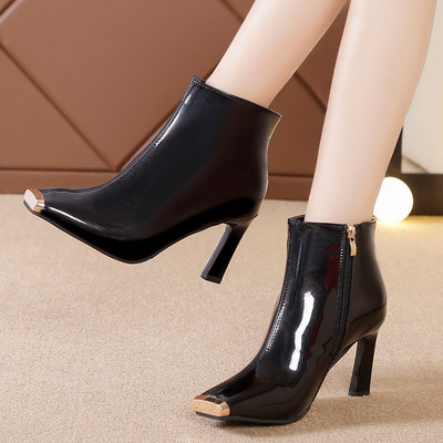 Νέο μοντέλο γυναικείες μπότες με ψηλά τακούνια σε μαύρο, χρυσό και ασήμι χρώμα