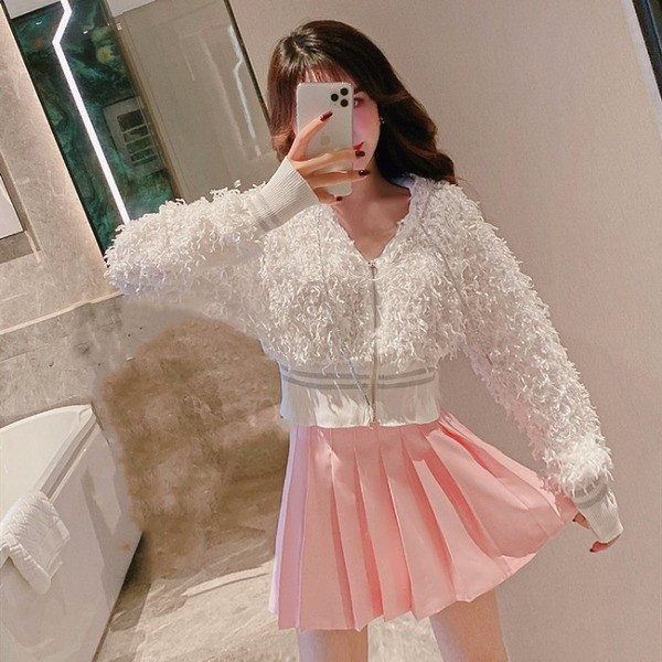 Σύντομο μοντέρνο φούτερ με φερμουάρ και φερμουάρ