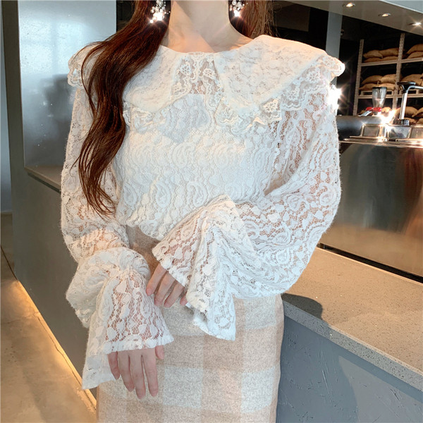 Cămașă de damă modernă din dantelă cu dantelă în alb și negru