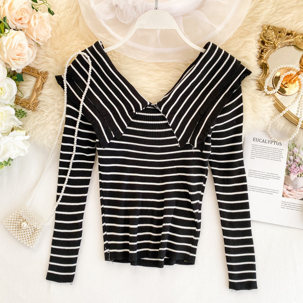 Μοντέρνα γυναικεία ριγέ μπλούζα με λαιμόκοψη σε διάφορα χρώματα