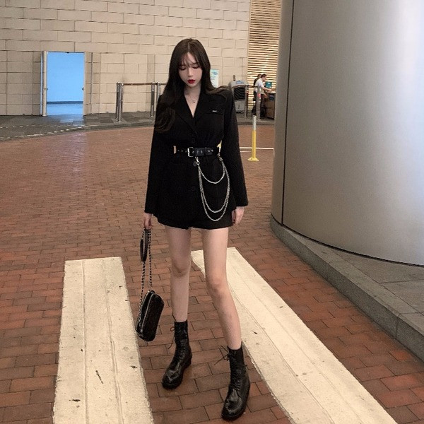 Fekete hosszú női kabát zsebekkel