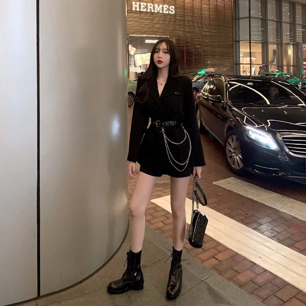 Fekete hosszú női kabát zsebekkel