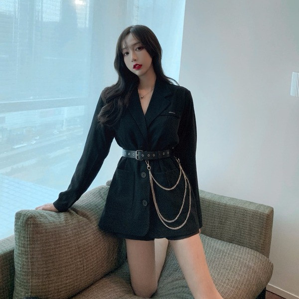 Fekete hosszú női kabát zsebekkel