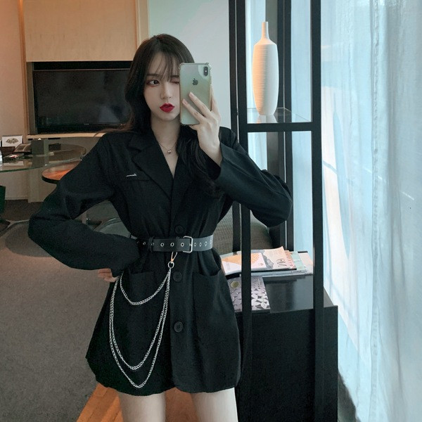 Fekete hosszú női kabát zsebekkel