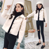 Modern női rövid kabát zsebekkel és gombokkal bézs, fehér és rózsaszín színben