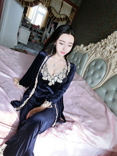 Γυναικεία πιτζάμα με δαντέλα σε  τρία μέρη