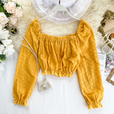 Μοντέρνα κοντή γυναικεία μπλούζα με τετράγωνη λαιμόκοψη σε διάφορα χρώματα