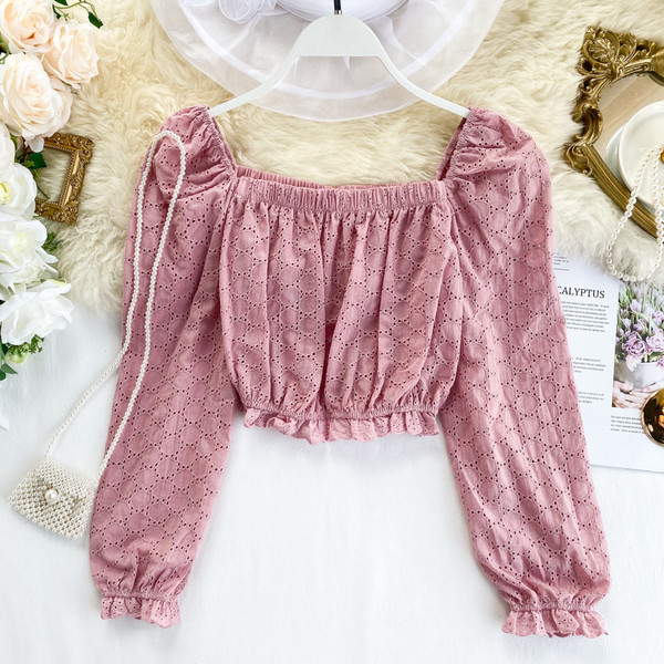 Μοντέρνα κοντή  γυναικεία μπλούζα με τετράγωνη λαιμόκοψη σε διάφορα χρώματα