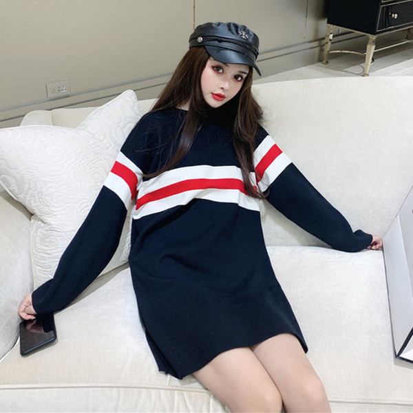 Modern női hosszú pulóver fekete színben, ovális nyakkivágással