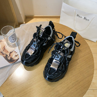 Aktuális női tornacipő fekete és zöld színű platformmal