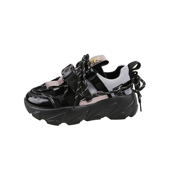 Aktuális női tornacipő fekete és zöld színű platformmal