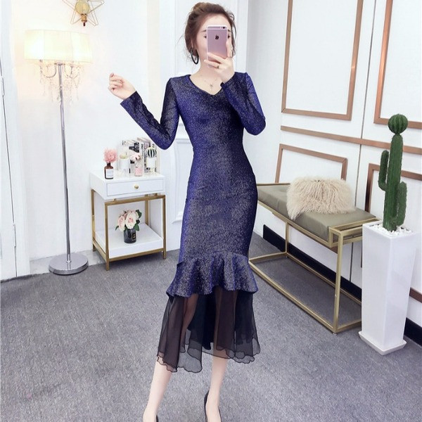 Elegáns női ruha spitz nyakkivágással - szabású modell