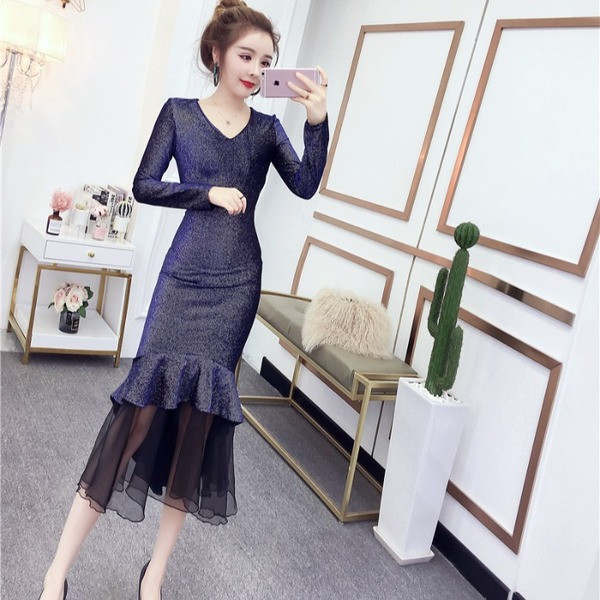 Elegáns női ruha spitz nyakkivágással - szabású modell