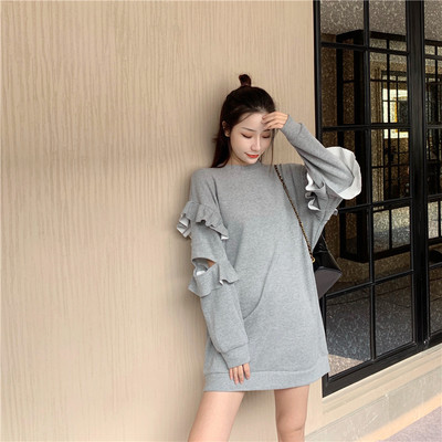 Μοντέρνο γυναικείο πουλόβερ  με ωοειδές λαιμόκοψη και κομμένα κομμάτια σε τρία χρώματα