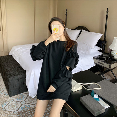 Μοντέρνο γυναικείο πουλόβερ  με ωοειδές λαιμόκοψη και κομμένα κομμάτια σε τρία χρώματα