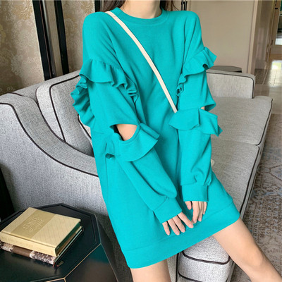 Μοντέρνο γυναικείο πουλόβερ  με ωοειδές λαιμόκοψη και κομμένα κομμάτια σε τρία χρώματα