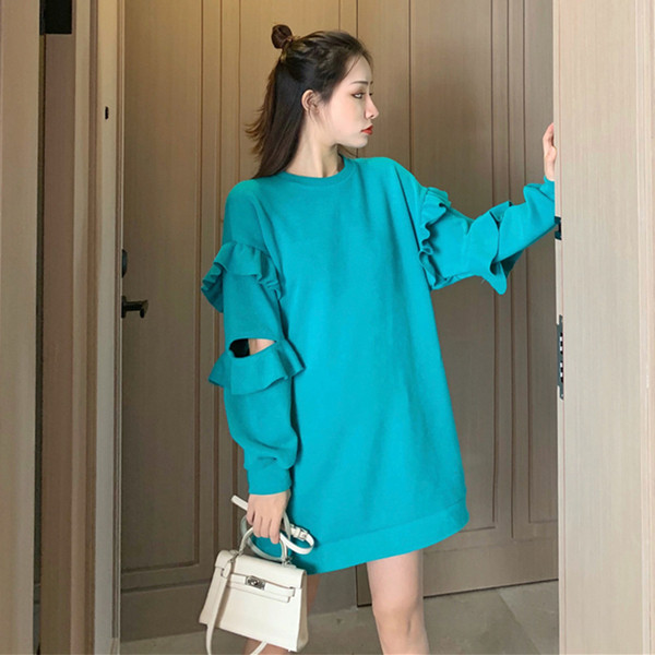 Μοντέρνο γυναικείο πουλόβερ  με ωοειδές λαιμόκοψη και κομμένα κομμάτια σε τρία χρώματα