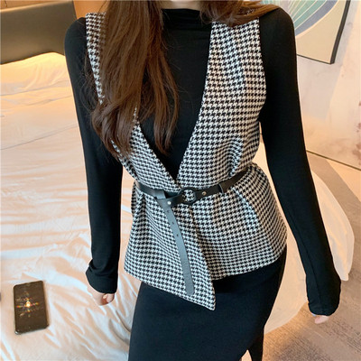 Γυναικείο καρό γιλέκο με ζώνη σε δύο χρώματα