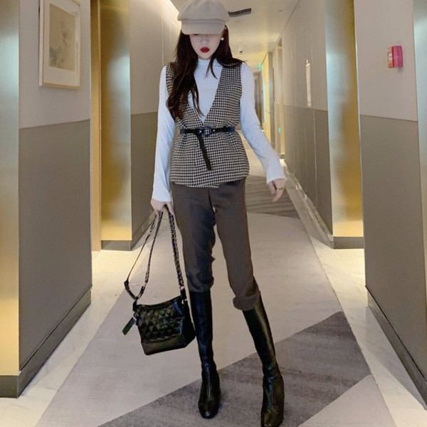 Γυναικείο καρό γιλέκο με ζώνη σε δύο χρώματα