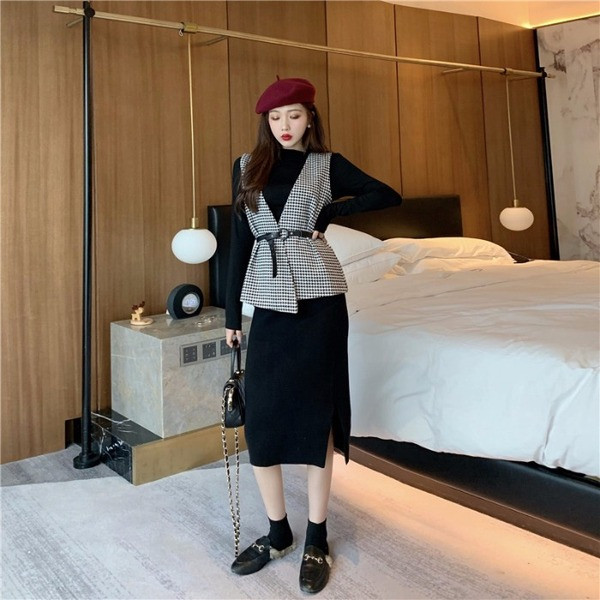 Γυναικείο καρό γιλέκο με ζώνη σε δύο χρώματα